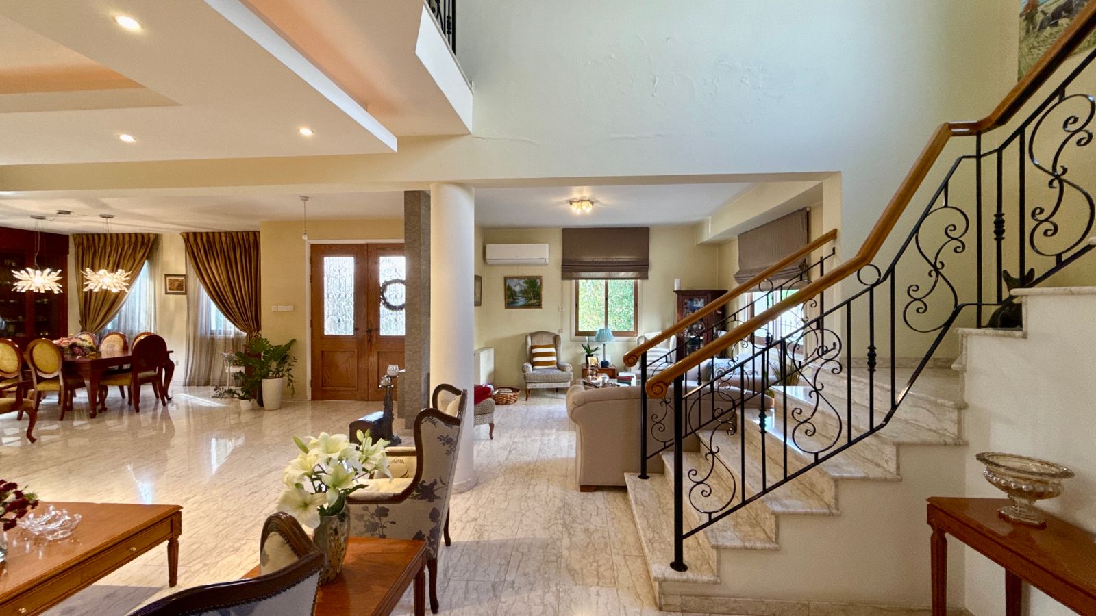 4 BEDROOM DETACHED HOUSE FOR SALE photo 3